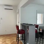Lovely 1-bedroom With 2-patios And Parking Apartment