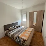 Lovely 1-bedroom With 2-patios And Parking