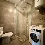Апартаменти Lovely 1-bedroom With 2-patios And Parking *