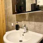 Lovely 1-bedroom With 2-patios And Parking *
