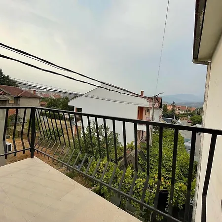 Lovely 1-bedroom With 2-patios And Parking