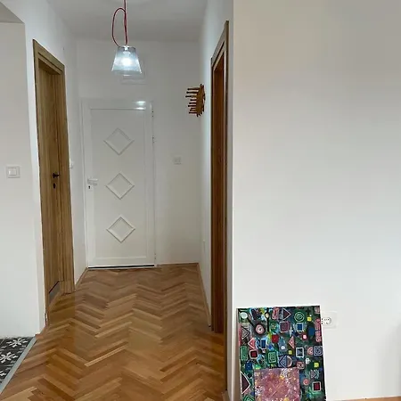 Lovely 1-bedroom With 2-patios And Parking *