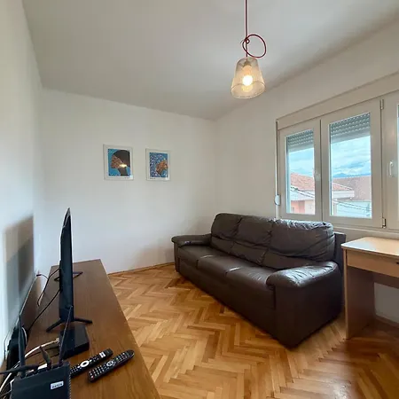Lovely 1-bedroom With 2-patios And Parking Apartmán