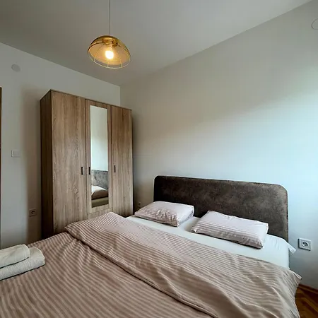 Apartmán Lovely 1-bedroom With 2-patios And Parking *