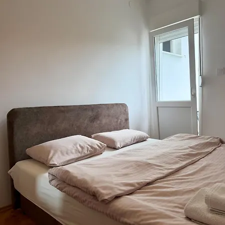 Lovely 1-bedroom With 2-patios And Parking Podgorica