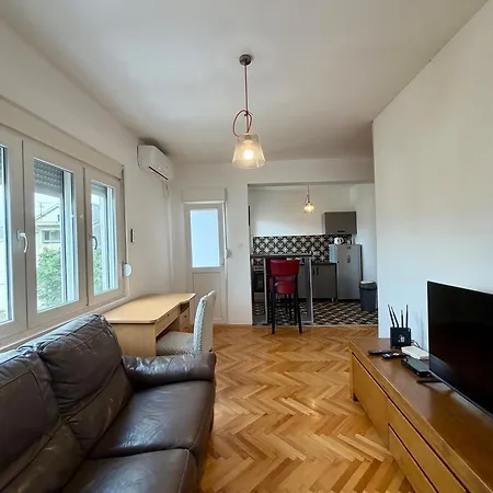 Lovely 1-bedroom With 2-patios And Parking Апартаменти *