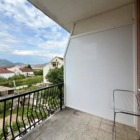 Lovely 1-bedroom With 2-patios And Parking Appartement *