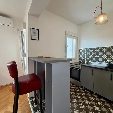 Lovely 1-bedroom With 2-patios And Parking Appartement Podgorica
