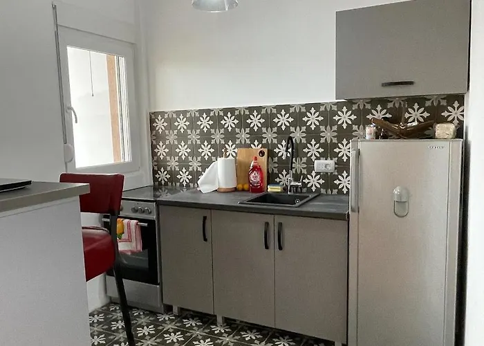 Lovely 1-bedroom With 2-patios And Parking