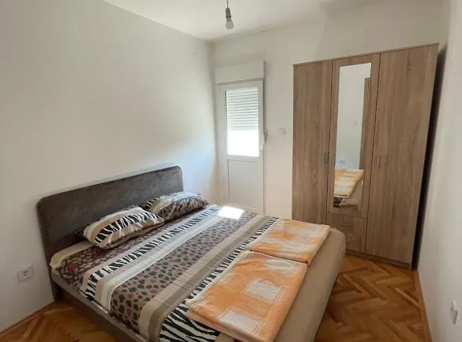 Lovely 1-bedroom With 2-patios And Parking